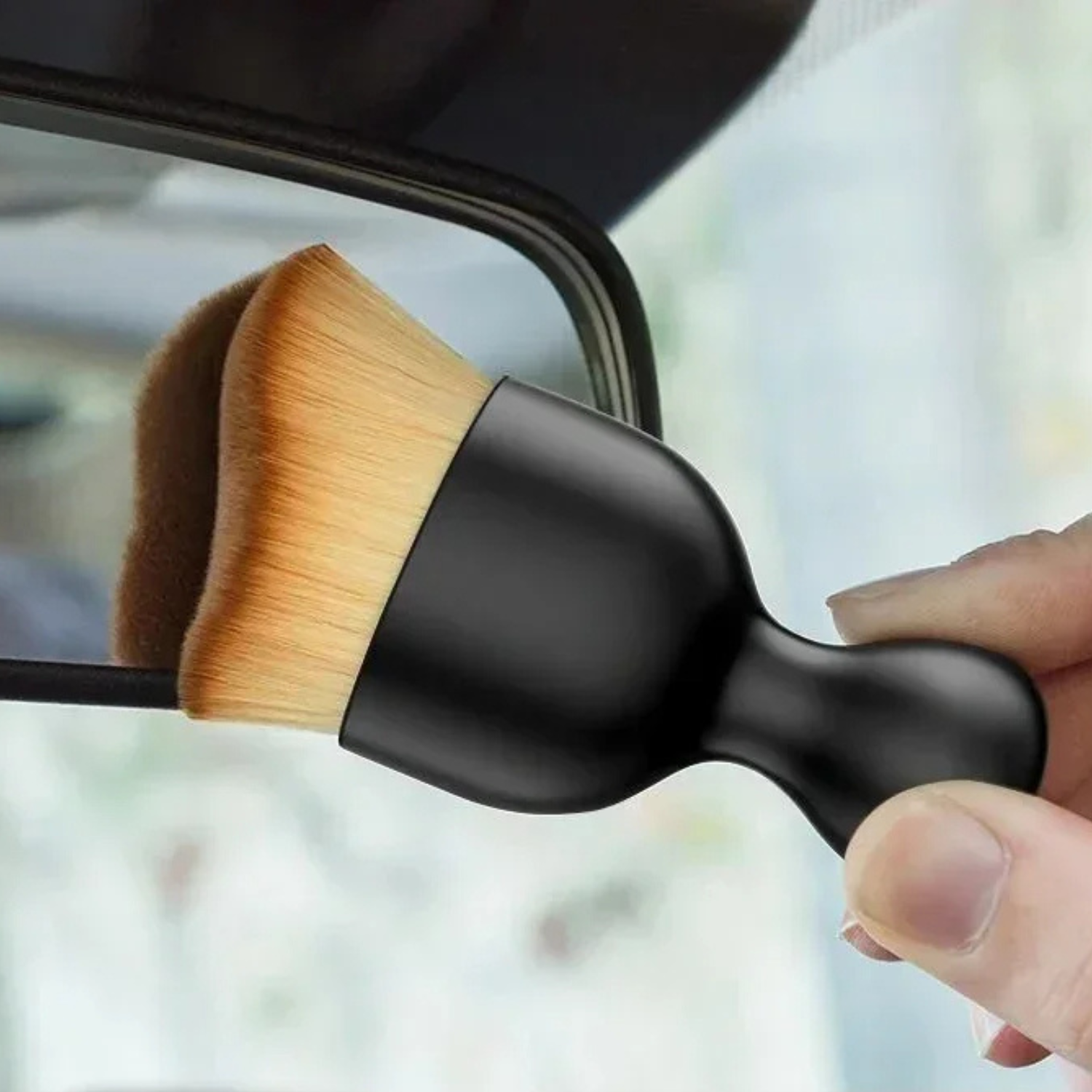 Spazzola di precisione per la pulizia dell'auto: compatta e morbida